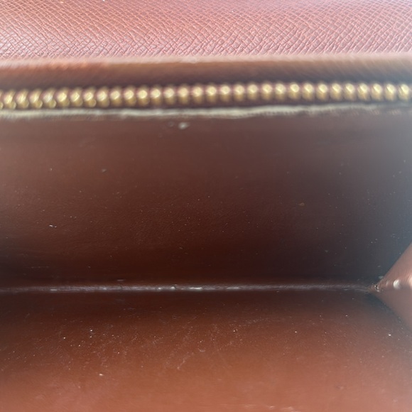 LOUIS VUITTON Coin Wallet/Crossbody - Picture 5 of 6